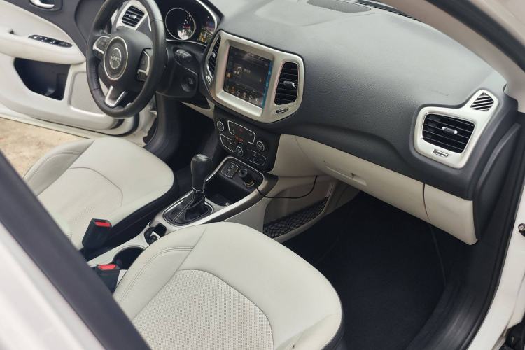 Used  Compass 2017 200T Automatic Family Edition
