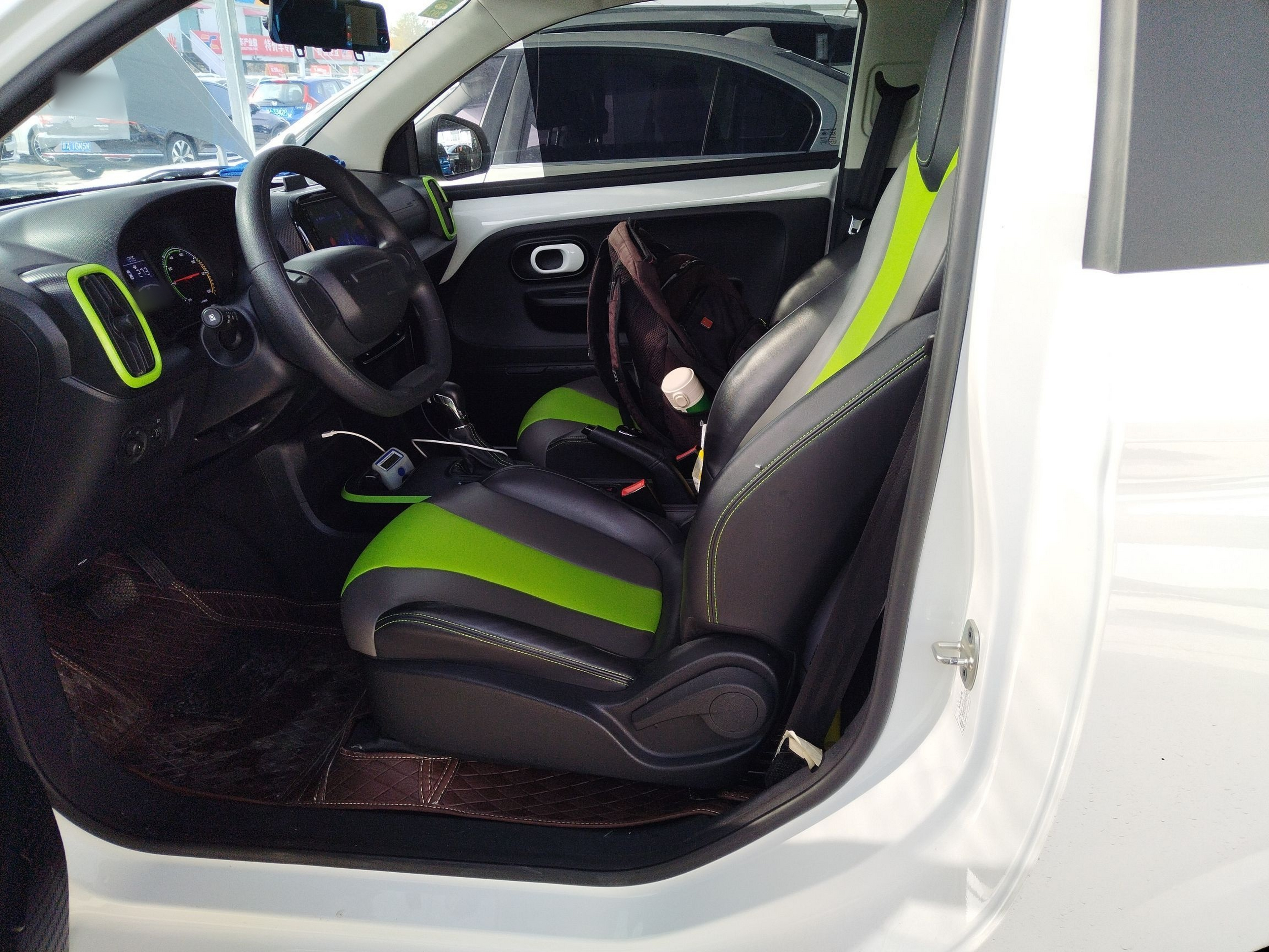 Переднее сиденье в автомобиле