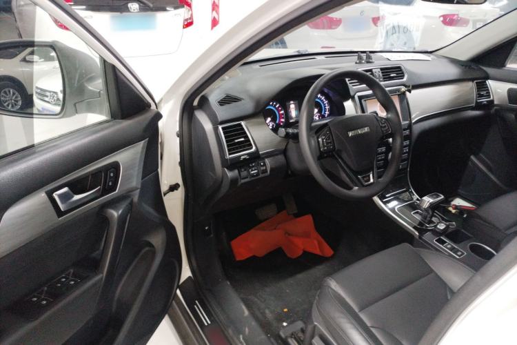 Used Haval H2 2018 Chuanxiang Edition Red Badge 1.5T Dual-Clutch Two-Wheel Drive Fashionable Model
