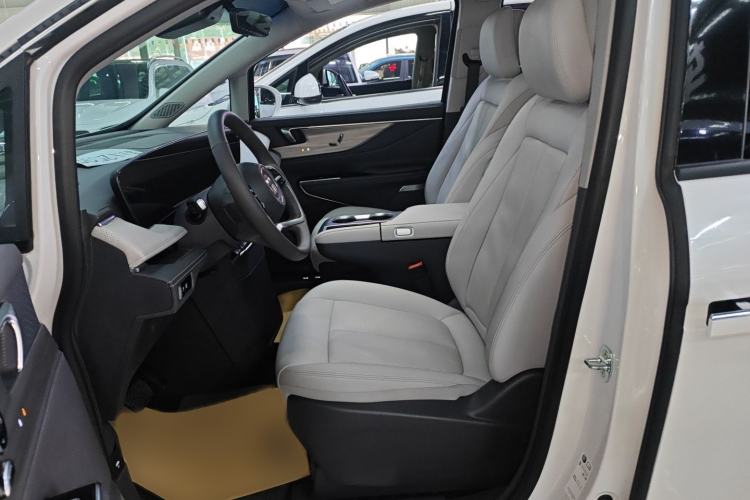 Used Buick GL8 2025 Lu Zun Deluxe Edition