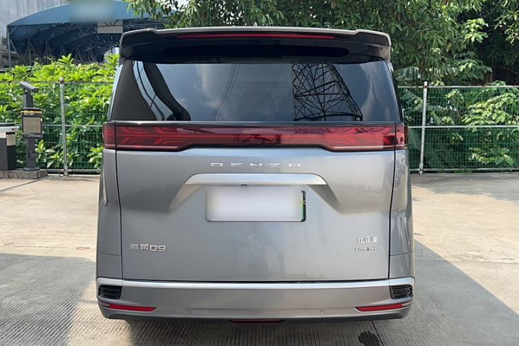 Used Denza D9 2022 DM-i 970 Four-Wheel Drive Flagship Model
