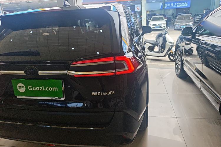 Used Toyota Wildlander 2022 Updated Version 2.0L CVT Two-Wheel Drive Leading Edition