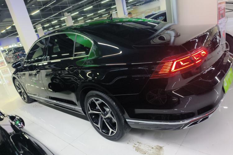 Used Volkswagen Magotan 2025 Revised Version Zhongxiang Edition 330TSI DSG Luxury Trim