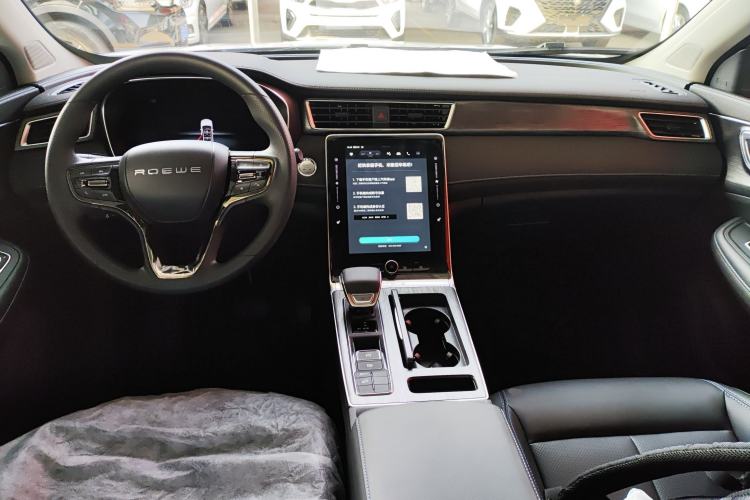 Used Roewe RX5 2025 PLUS 330TGI Automatic Trendsetting Smart Edition
