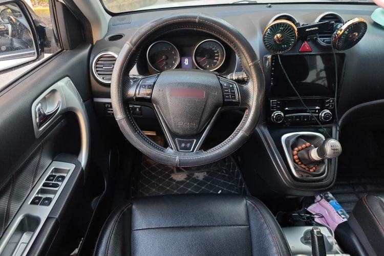 Used Haval H6 2015 Upgraded Model 1.5T Manual Two-Wheel Drive Elite Version
