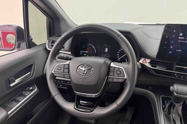 Used Toyota Sienna 2023 2.5L Hybrid Deluxe Edition
