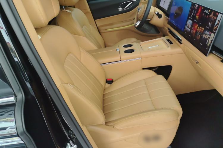 Used VOYAH Dream 2025 PHEV Four-Wheel Drive Prestige Kunpeng Edition
