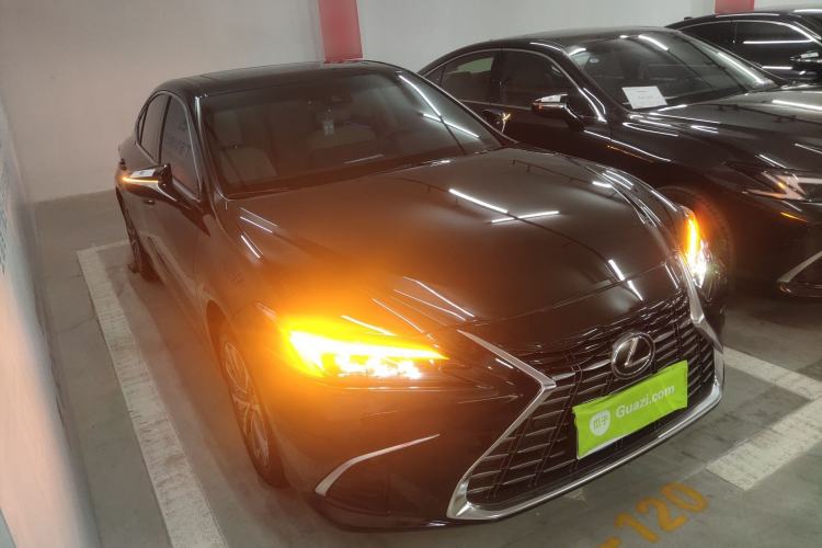 Used Lexus ES 2025 300h Deluxe Edition