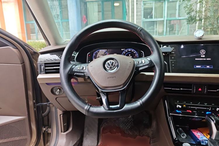 Used Volkswagen Passat 2020 330TSI Luxury Edition China VI
