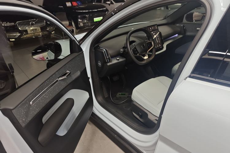 Used Volvo EX30 2025 Rear-Drive Long-Range Version Ultra