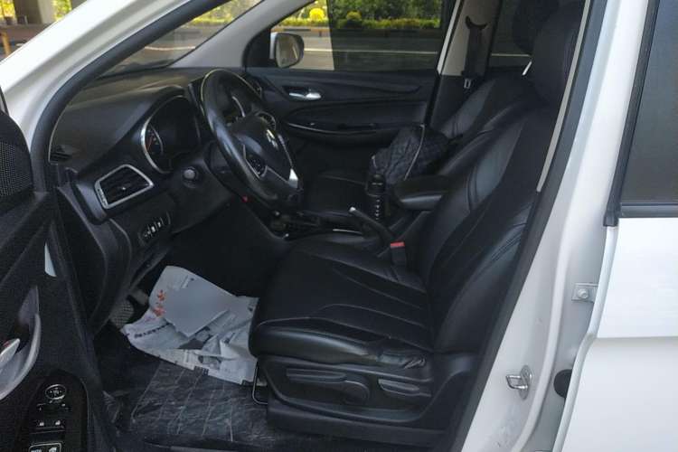 Used Baojun 730 2019 1.5T CVT Fashion Model 7 Seats China VI Emission Standard
