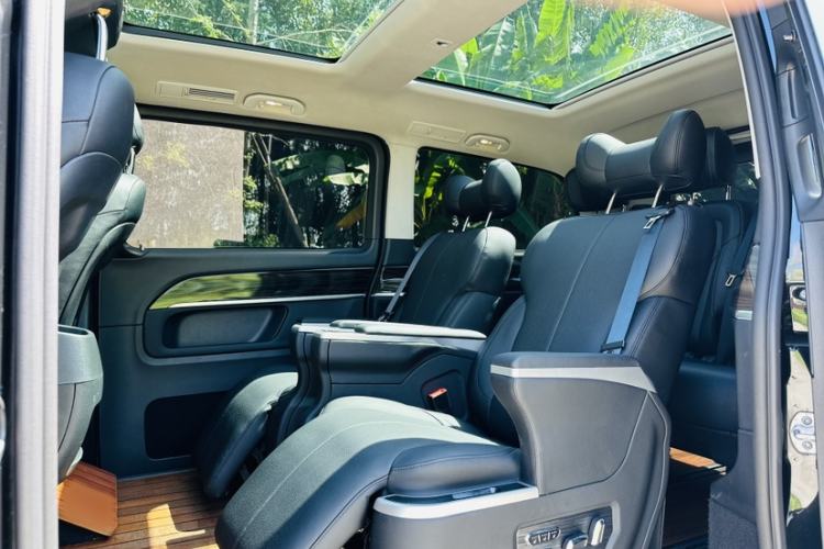 Used Mercedes-Benz V-Class 2017 V 260 Avantgarde Edition
