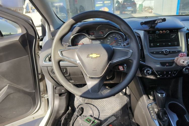 Used Chevrolet Cruze 2017 1.5L Automatic Pioneer Sunroof Edition
