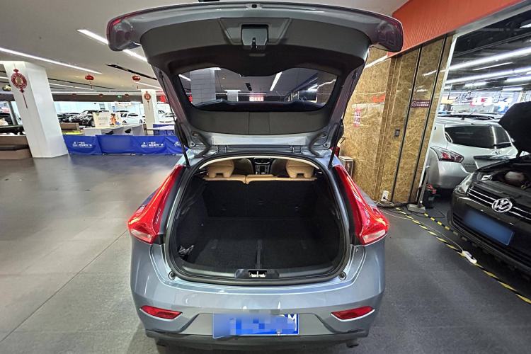 Used Volvo V40 2018 T3 Zhiya Edition
