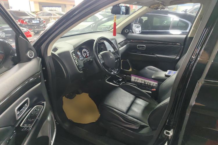 Used Mitsubishi Outlander 2019 2.0L Two-Wheel Drive Comfort Edition 5 Seats China VI Standard
