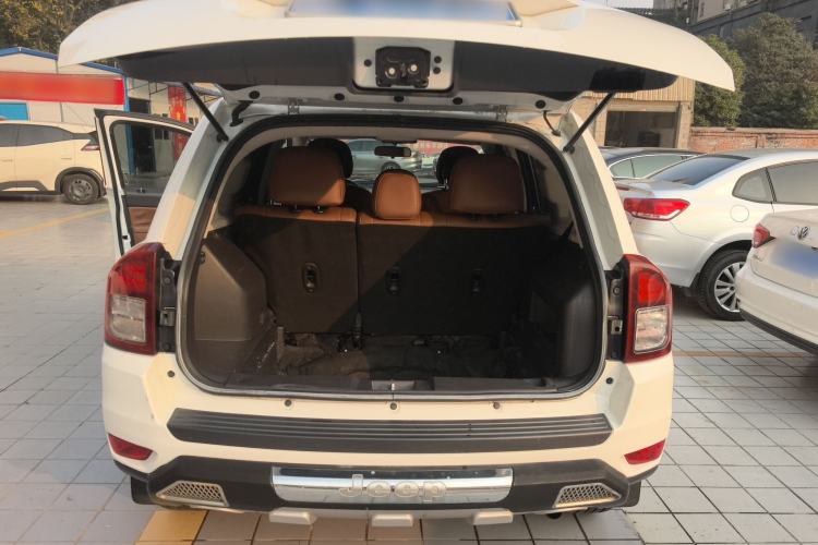 Used  Compass 2014 Revised Version 2.0L Two-Wheel Drive Entry-Level Edition
