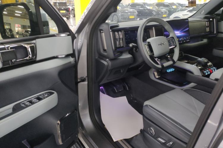 Used  Leopard 5 2023 Explore Edition