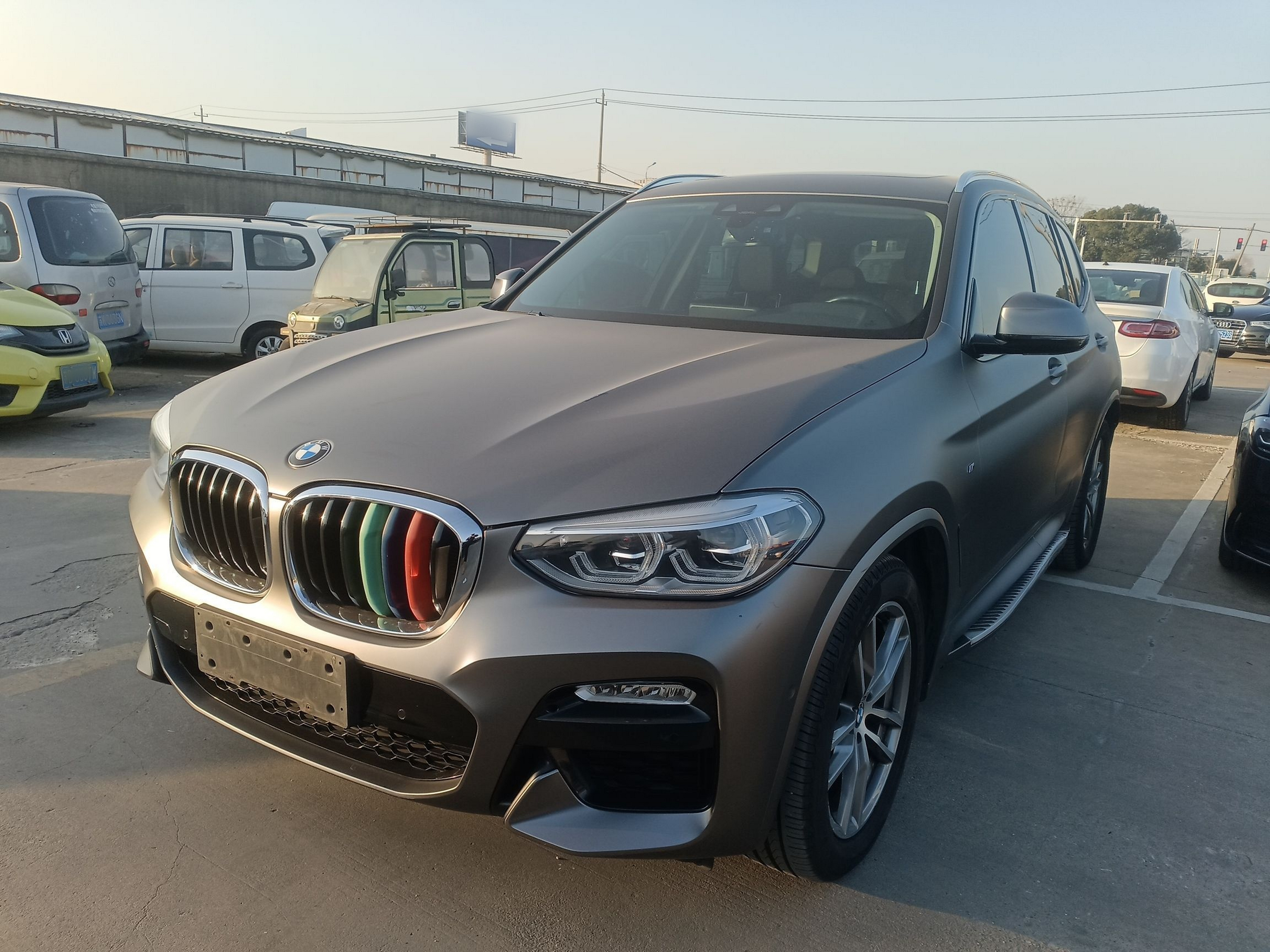 Под передней частью автомобиля