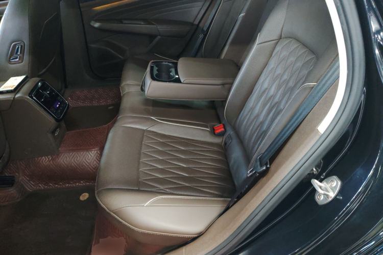 Used Volkswagen Passat 2019 330TSI Luxury Edition China VI Standard
