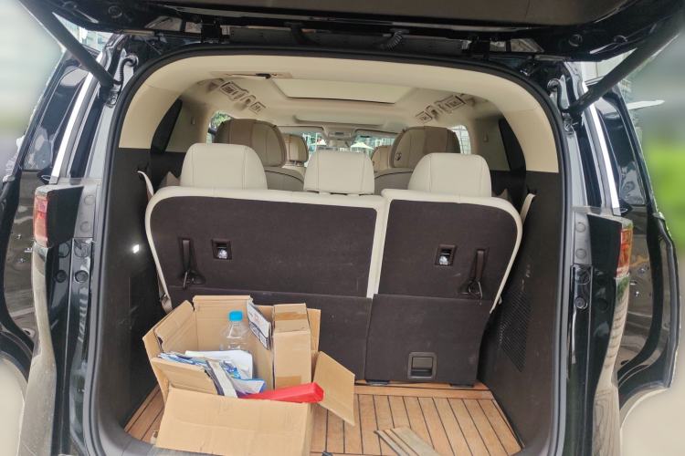 Used Denza D9 2024 DM-i 980 Four-Wheel Drive Prestige Model
