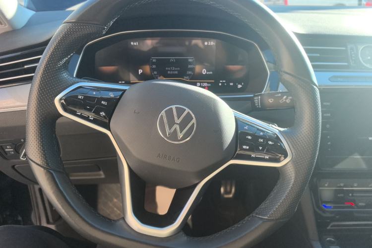 Used Volkswagen Magotan 2023 2 Million Units Limited Edition 330TSI DSG Leading Version
