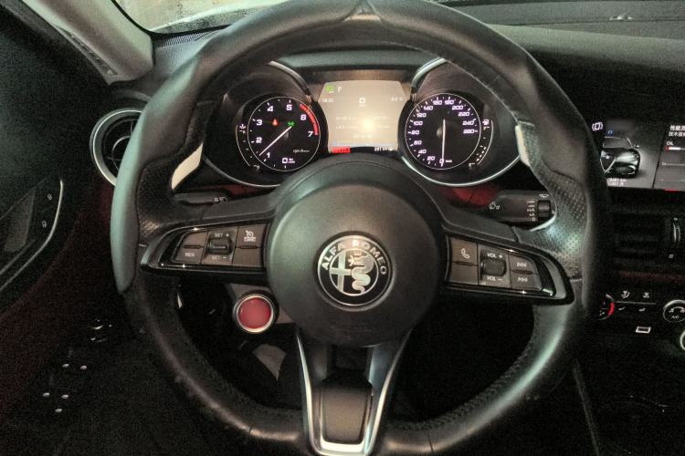 Used Alfa Romeo Giulia 2020 2.0T 280HP Luxury Edition
