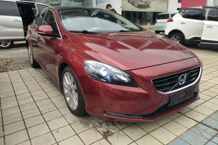 Used Volvo V40 2015 1.6T Zhiya Edition
