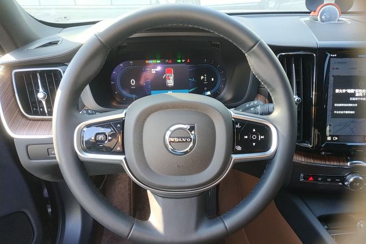 Used Volvo XC60 2025 B5 Four-Wheel Drive Smart & Advanced Luxury Edition
