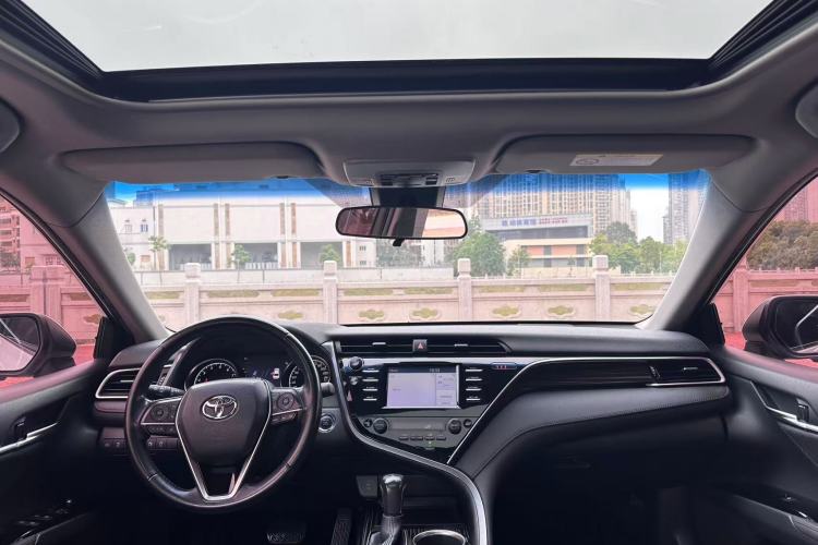 Used Toyota Camry 2018 2.0G Luxury Edition
