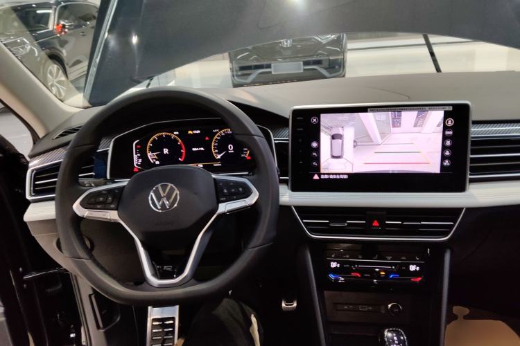 Used Volkswagen Tiguan L 2024 Outstanding Model 330TSI Automatic Two-Wheel Drive R-Line Dragon Glory Edition
