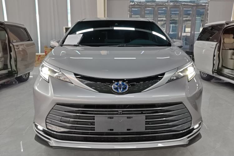 Used Toyota Sienna 2023 2.5L Hybrid Deluxe Edition