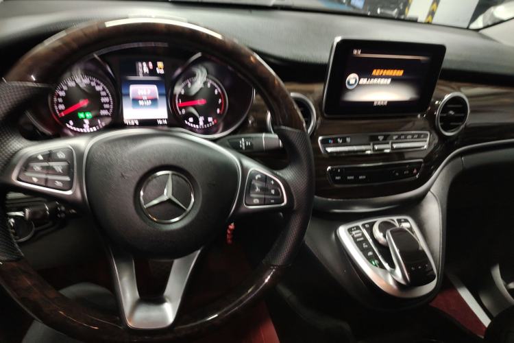 Used Mercedes-Benz V-Class 2018 V 260 Avantgarde Edition China VI