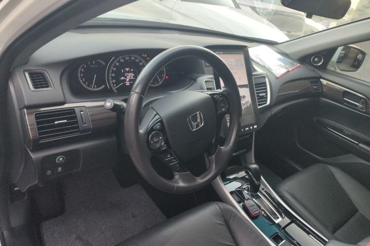 Used Honda Accord 2016 2.4L Luxury Edition
