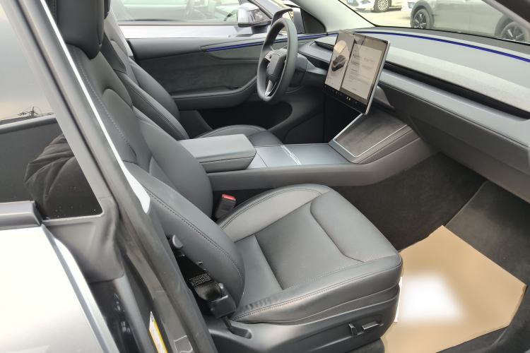 Used Tesla Model Y 2025 Long-Range All-Wheel-Drive Version