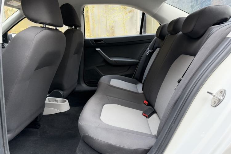 Used Skoda Rapid 2016 1.6L Manual Front-Wheel-Drive Version
