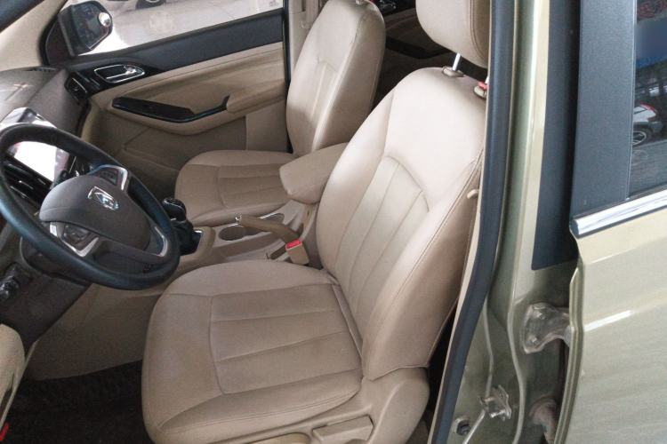 Used Baojun 730 2014 1.5L manual luxury trim 7 seats
