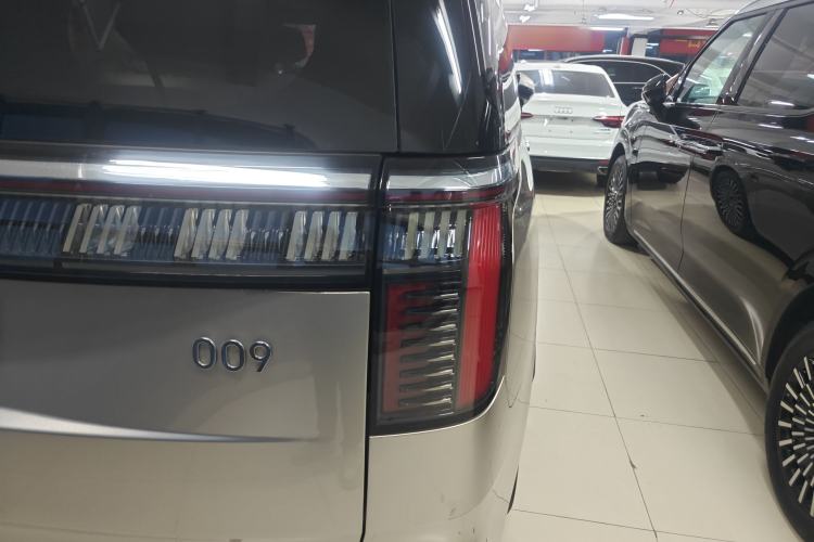 Used Zeekr 009 2022 WE Edition
