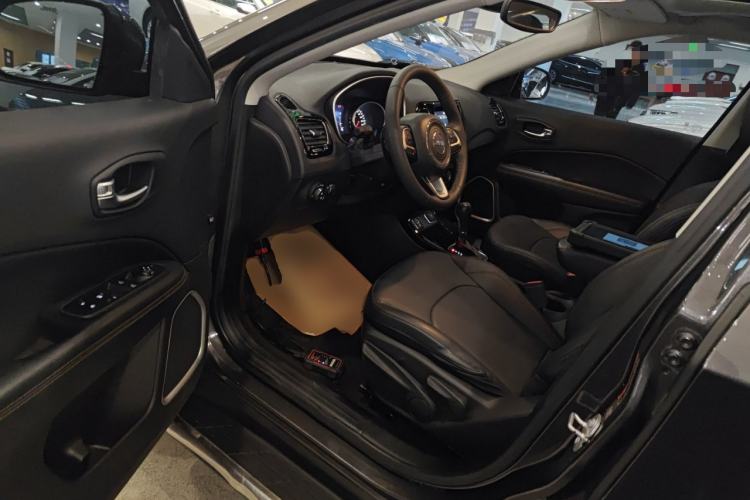 Used  Compass 2019 220T Automatic Family Edition
