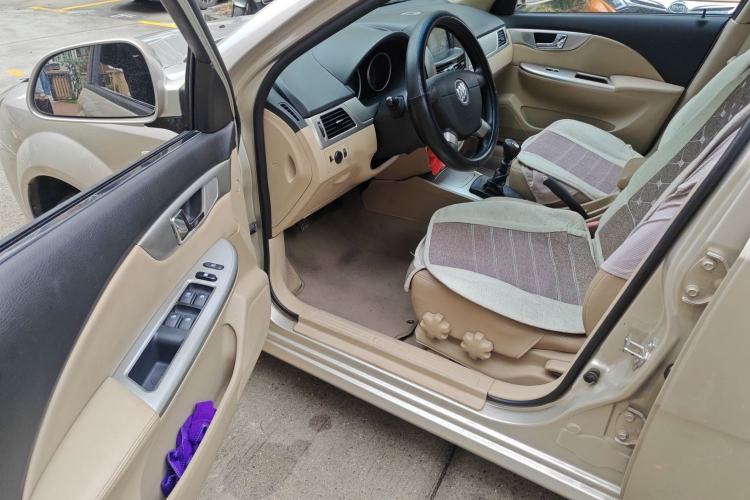 Used Buick Excelle 2013 1.5L Manual Classic Model
