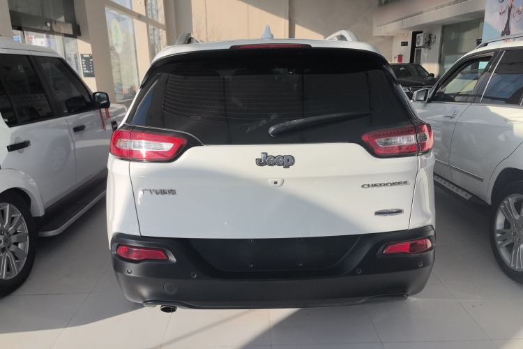 Used  Cherokee 2017 2.0L Superior Edition