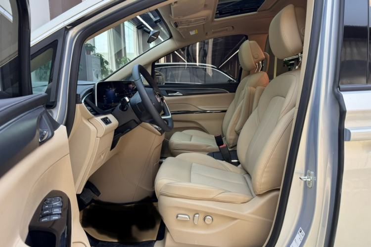 Used Buick GL8 New Energy 2025 Lushang First-Drive Edition 7-Seater
