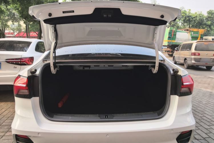 Used Roewe i5 2021 1.5L CVT Platinum Edition