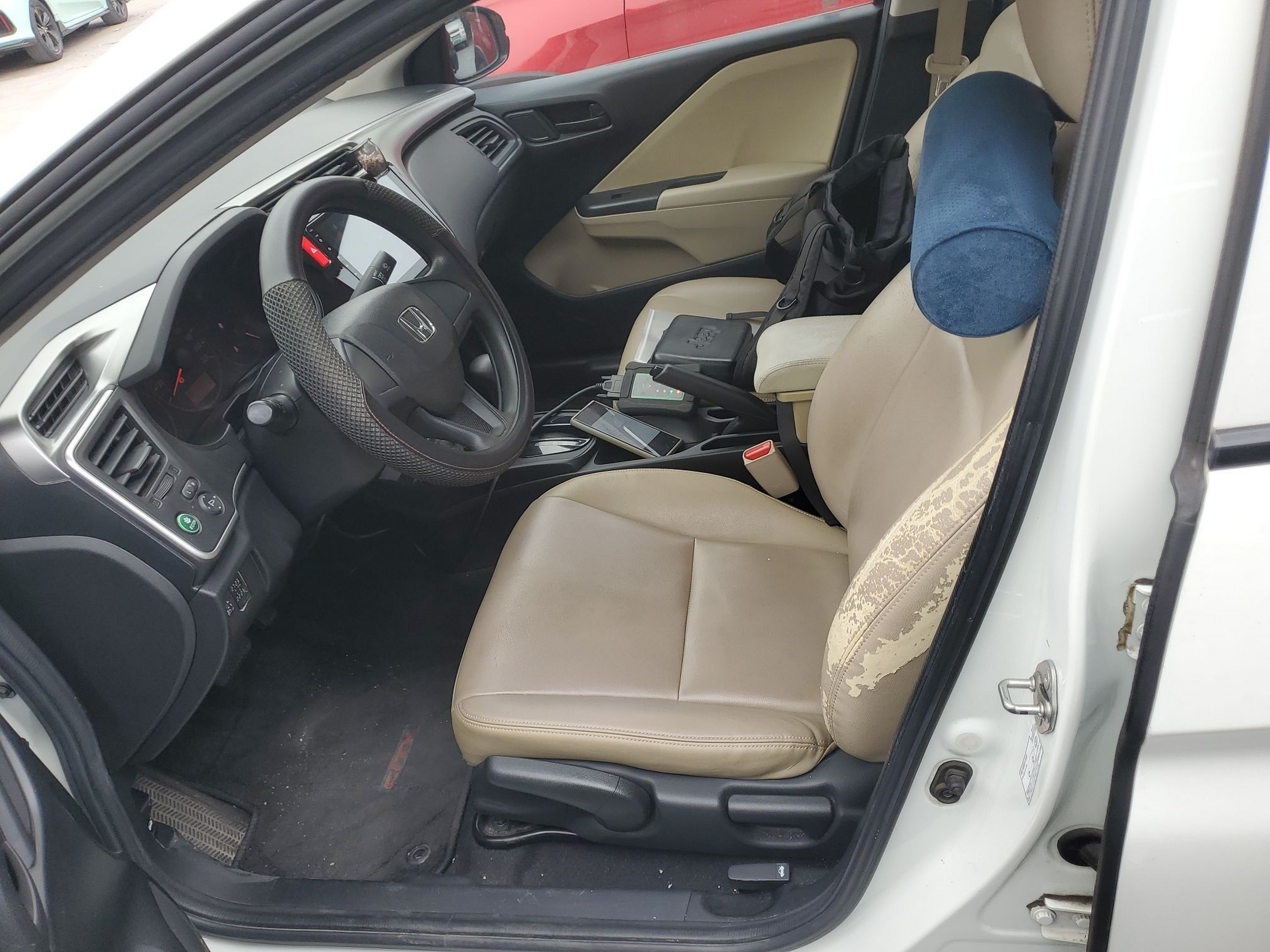 Переднее сиденье в автомобиле