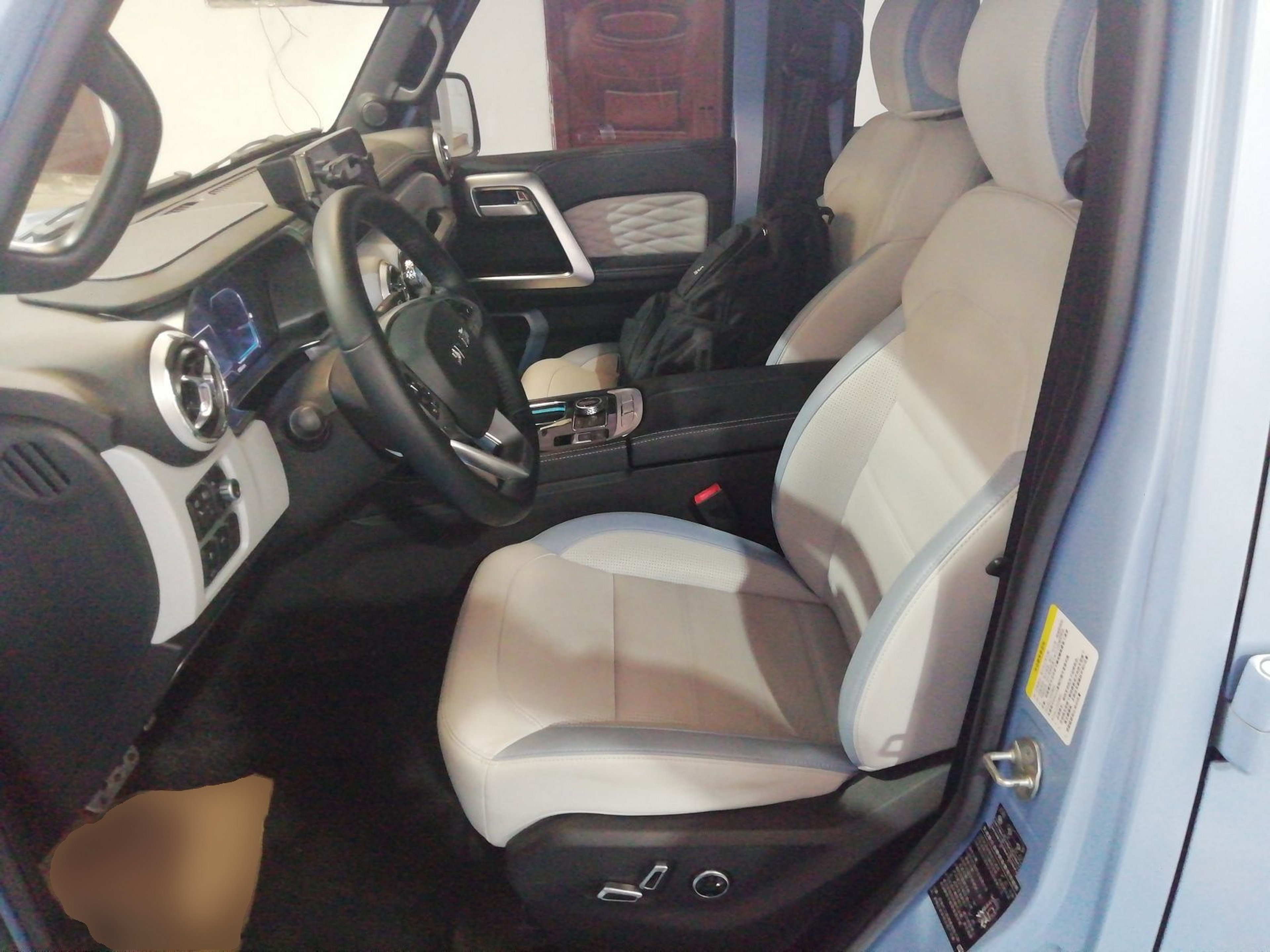 المقاعد الأمامية داخل السيارة