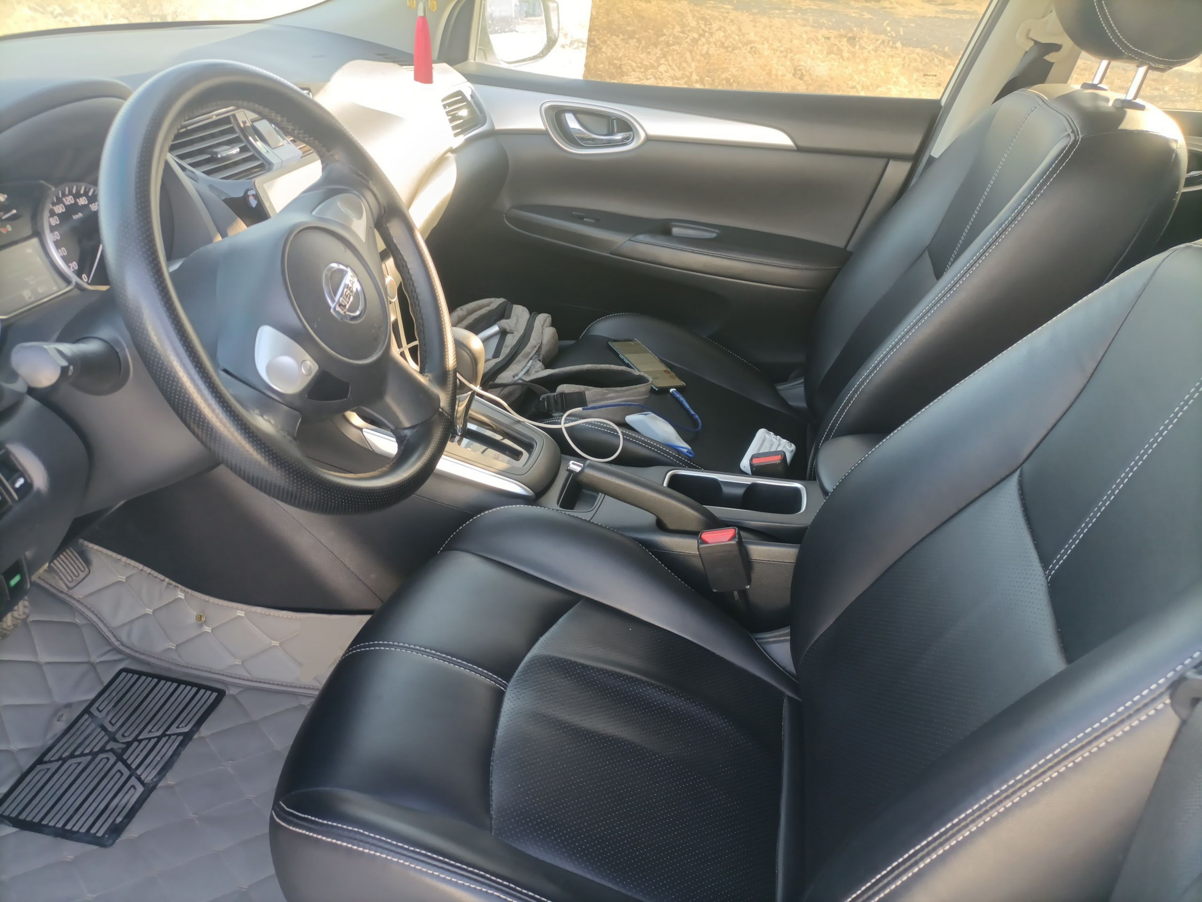 المقاعد الأمامية داخل السيارة