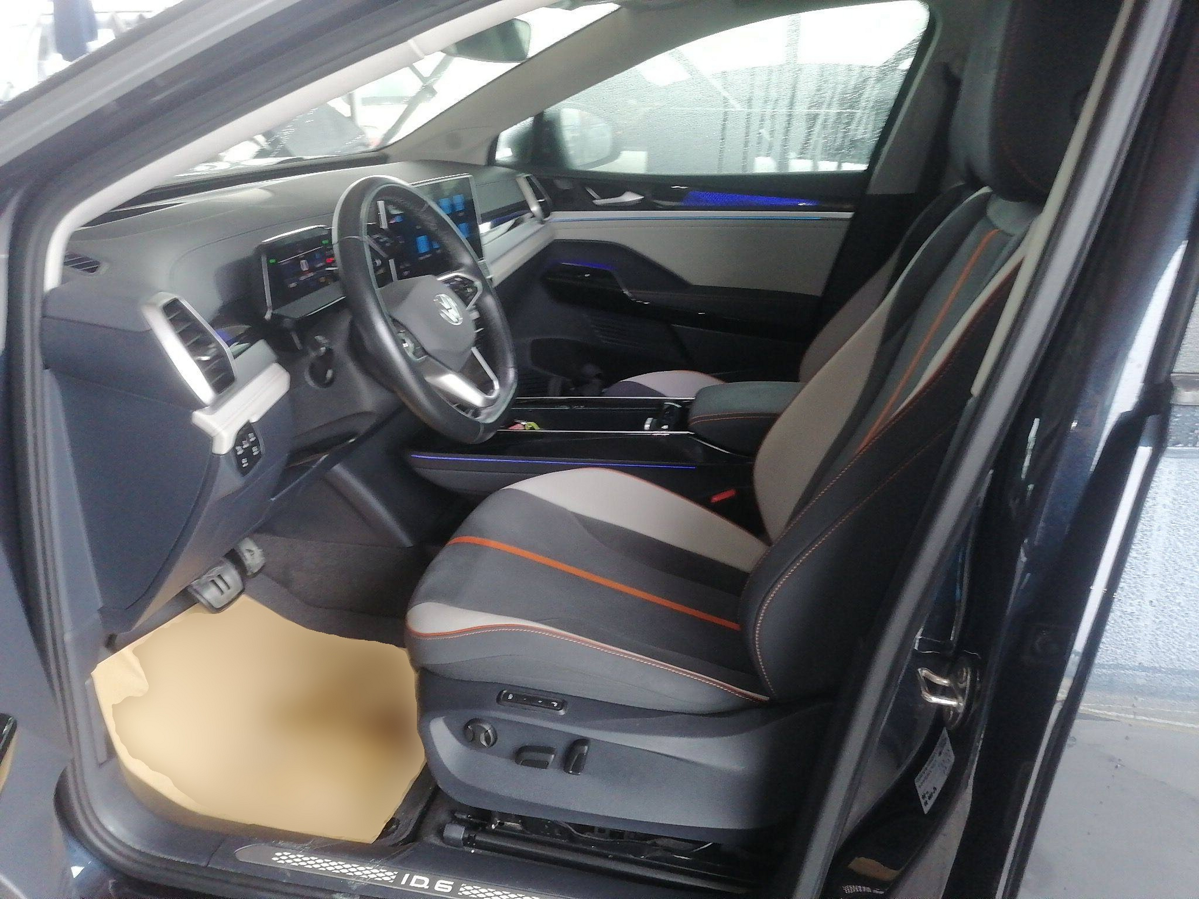 Переднее сиденье в автомобиле