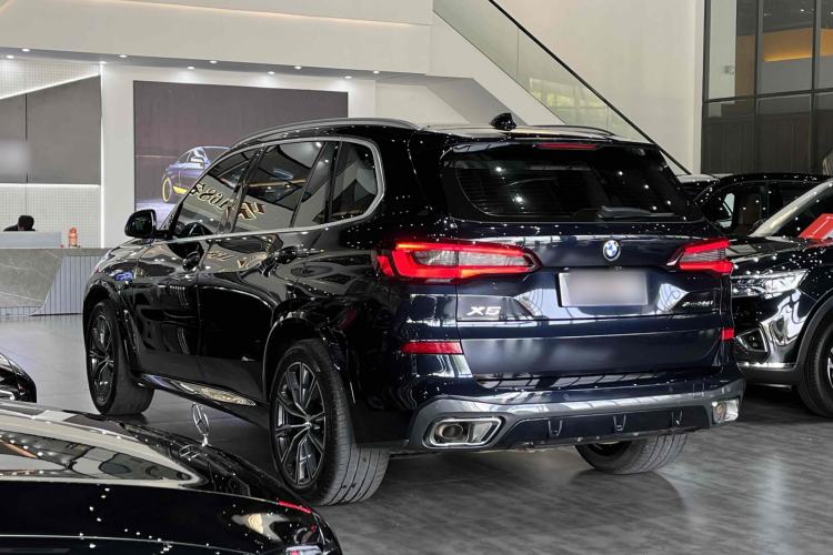 Used BMW X5 2022 xDrive 30Li Luxury M Sport Package
