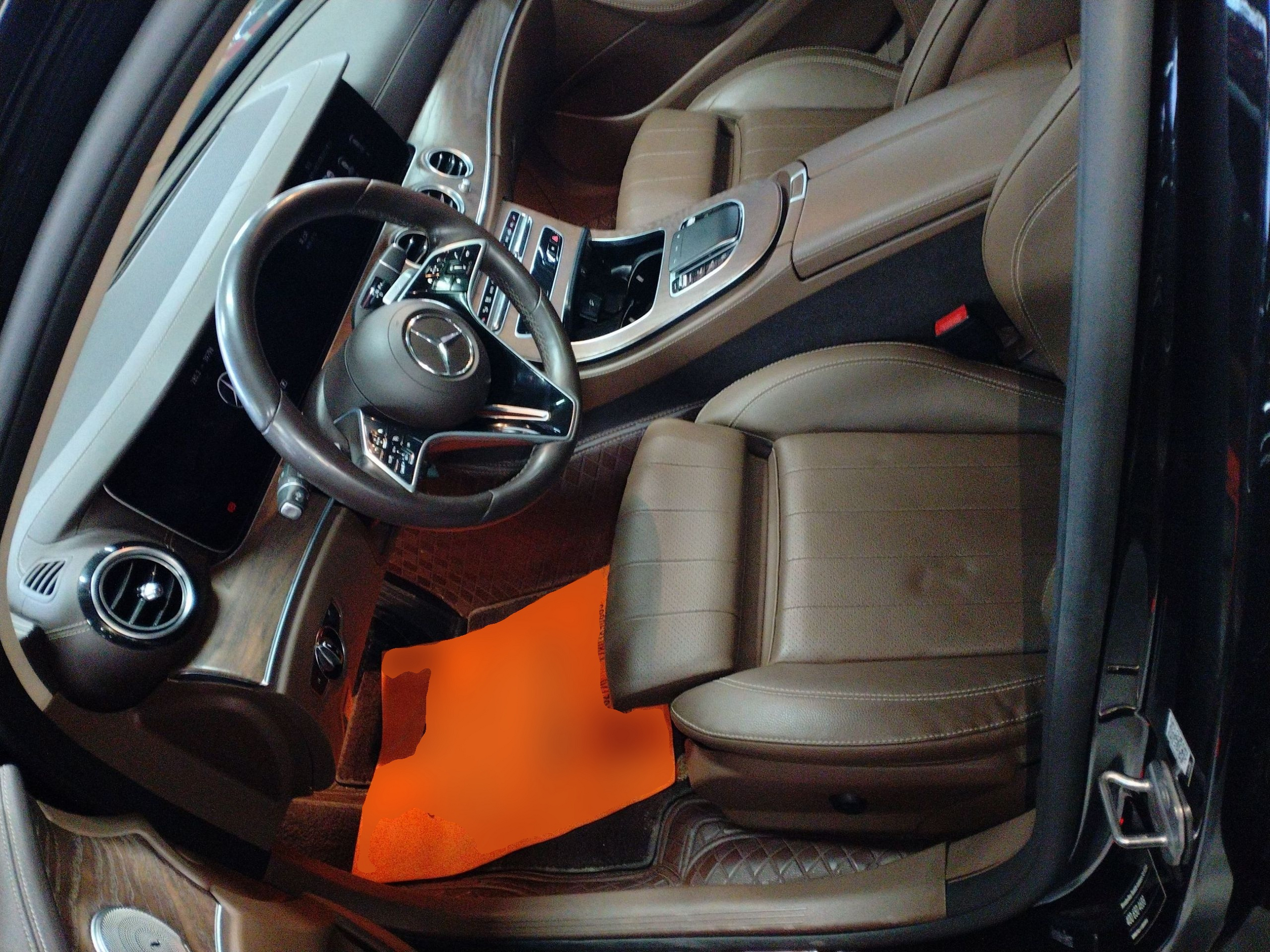 Переднее сиденье в автомобиле