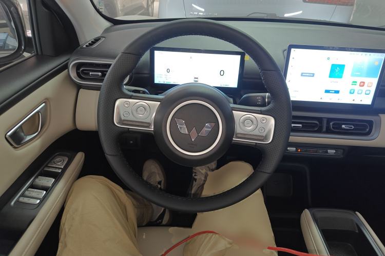 Used Wuling Bingo PLUS 2024 330 km Range Five-Seater Version
