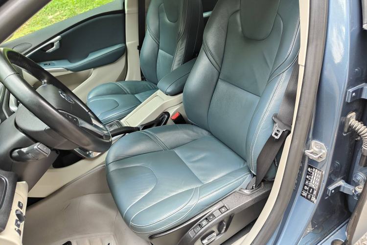 Used Volvo V40 2014 2.0T Zhiya Edition
